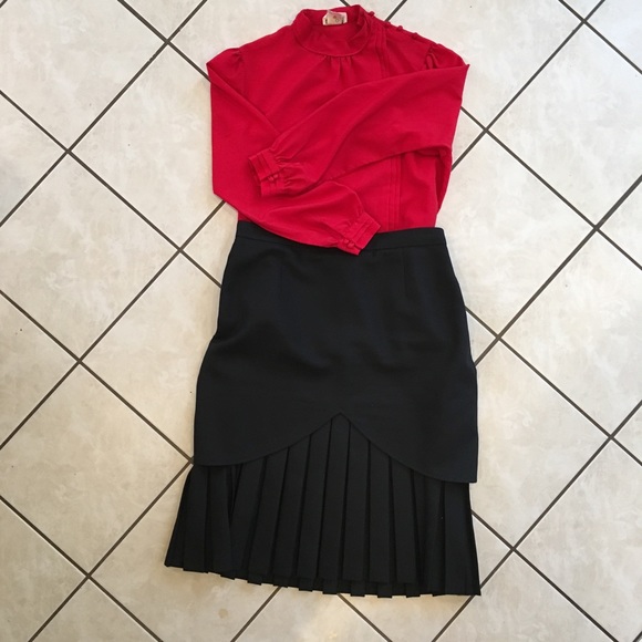 Vintage red blouse - so classy! - Picture 6 of 7